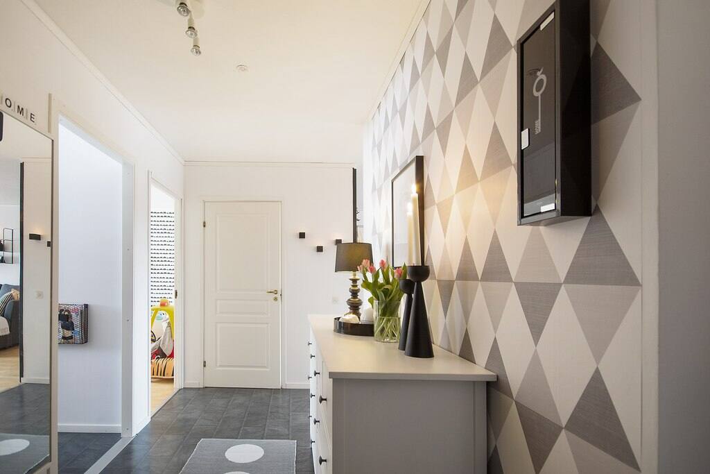 Hallroom (shared).