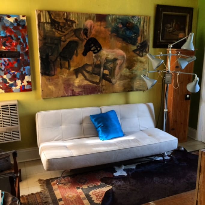 Guestroom with pull-out couch.
