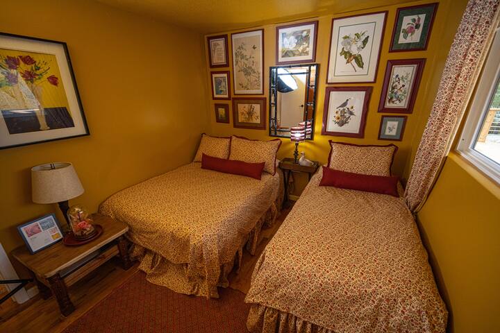 Bedroom#4.
Has a Full Bed and a Twin Bed. 
Equipped with a 43" flat TV
