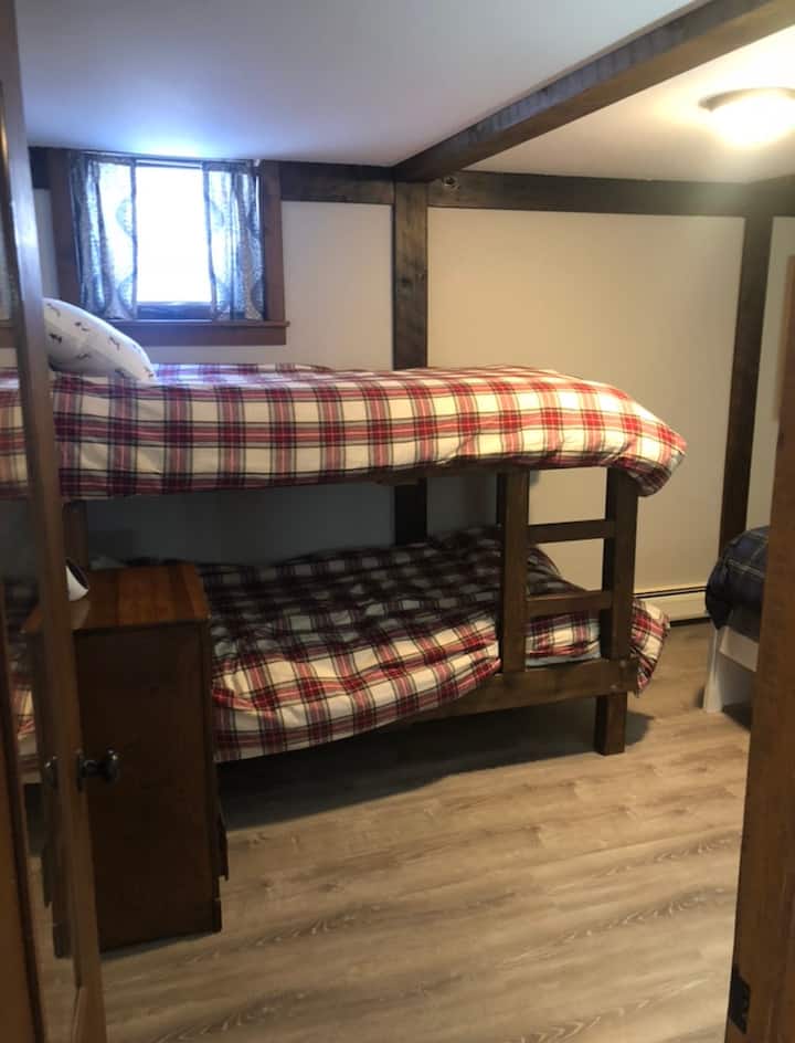 Საძინებელი 2: ორსართულიანი საწოლი