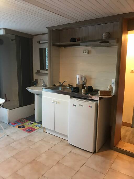 douche et kitchenette