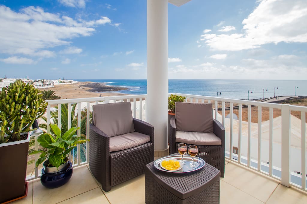 Top terrace with view to the sea, La Concha Beach and promenade to Puerto del Carmen