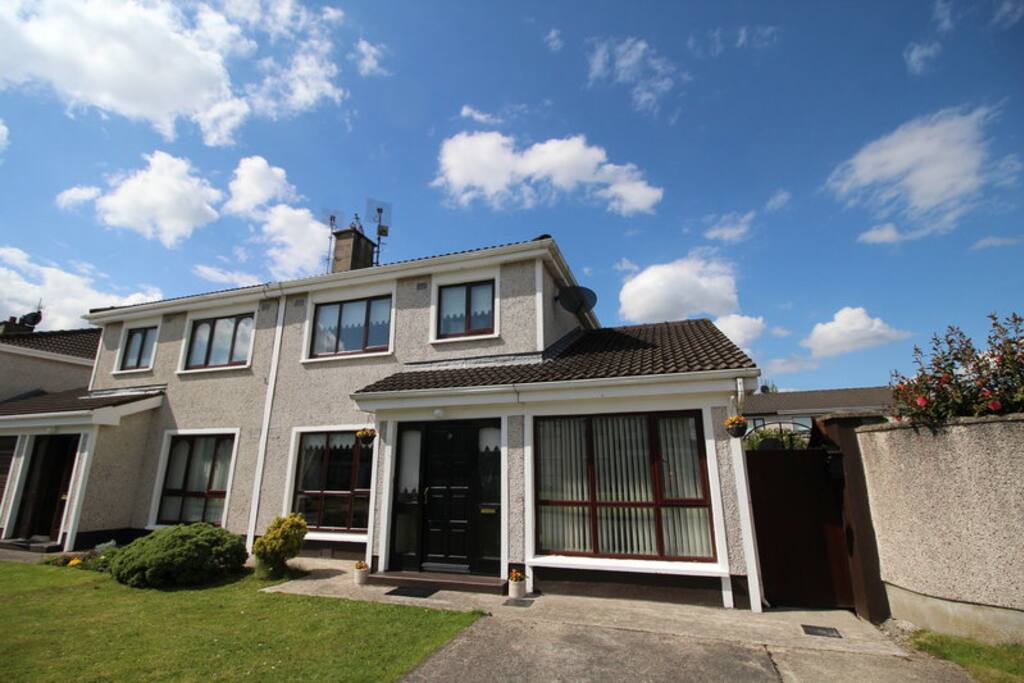 4 Bed 2 Bath Semi Detached House with private parking