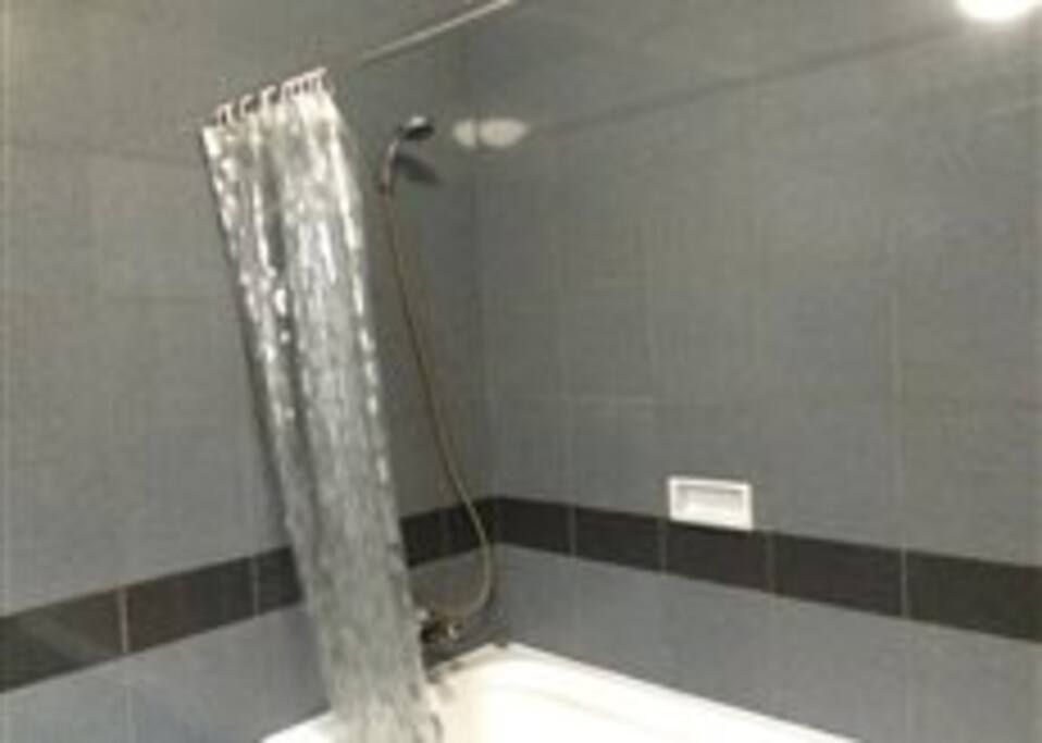 Bathtub in master bathroom