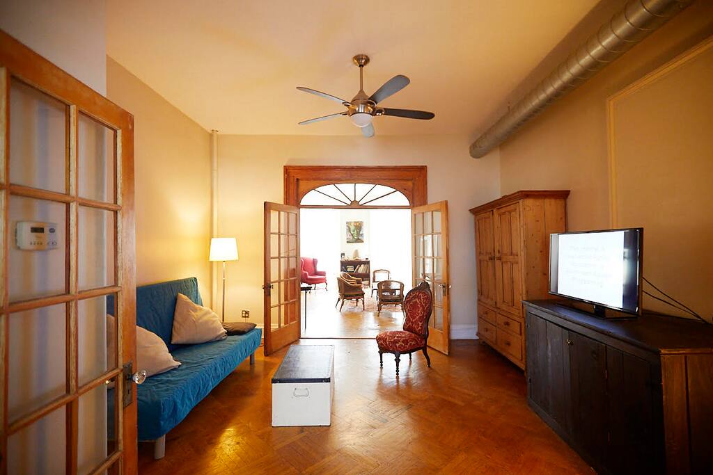 CENTER ROOM WITH SOFA BED