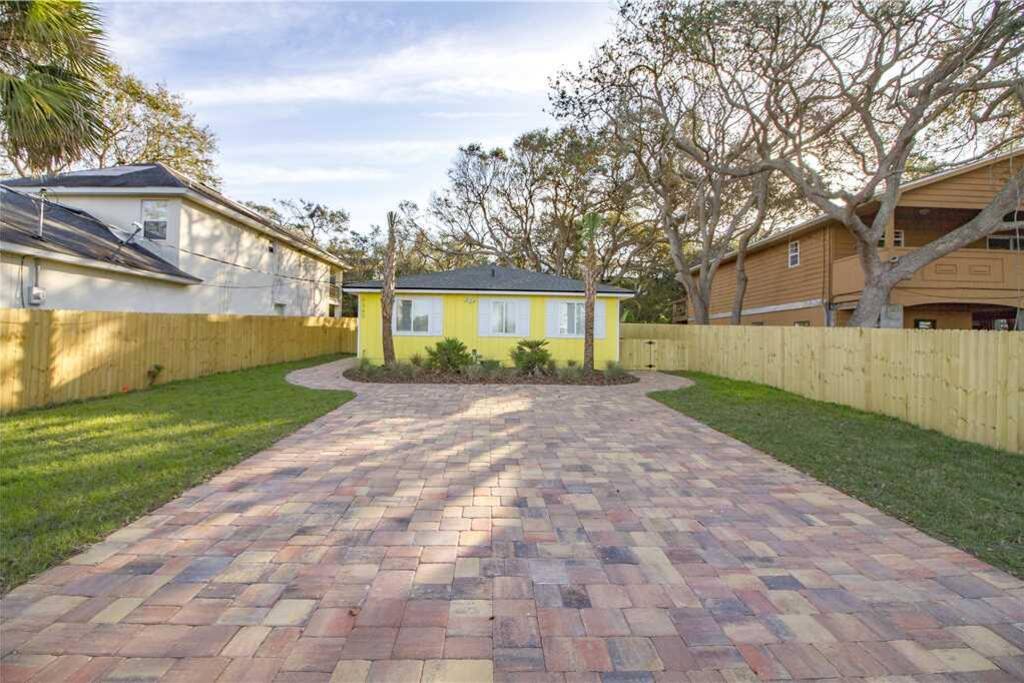 Sun Kissed Cottage - From the moment you pull into the driveway you’ll know that you’ve booked your vacation stay in someplace sp