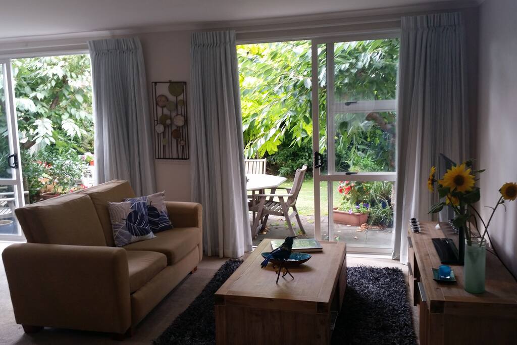 Lounge & patio