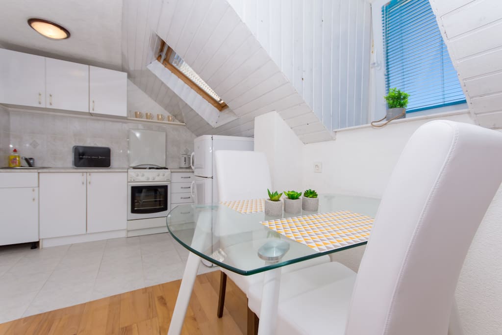 Kitchen, dining area in BNB apartment in Trogir center