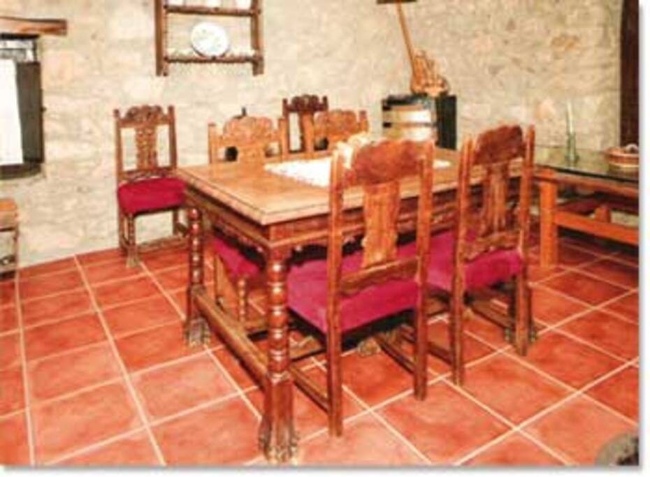 Antigua mesa del comedor