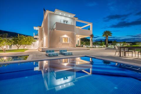 Ostria Luxury 5-Bedroom Villa with Private Pool