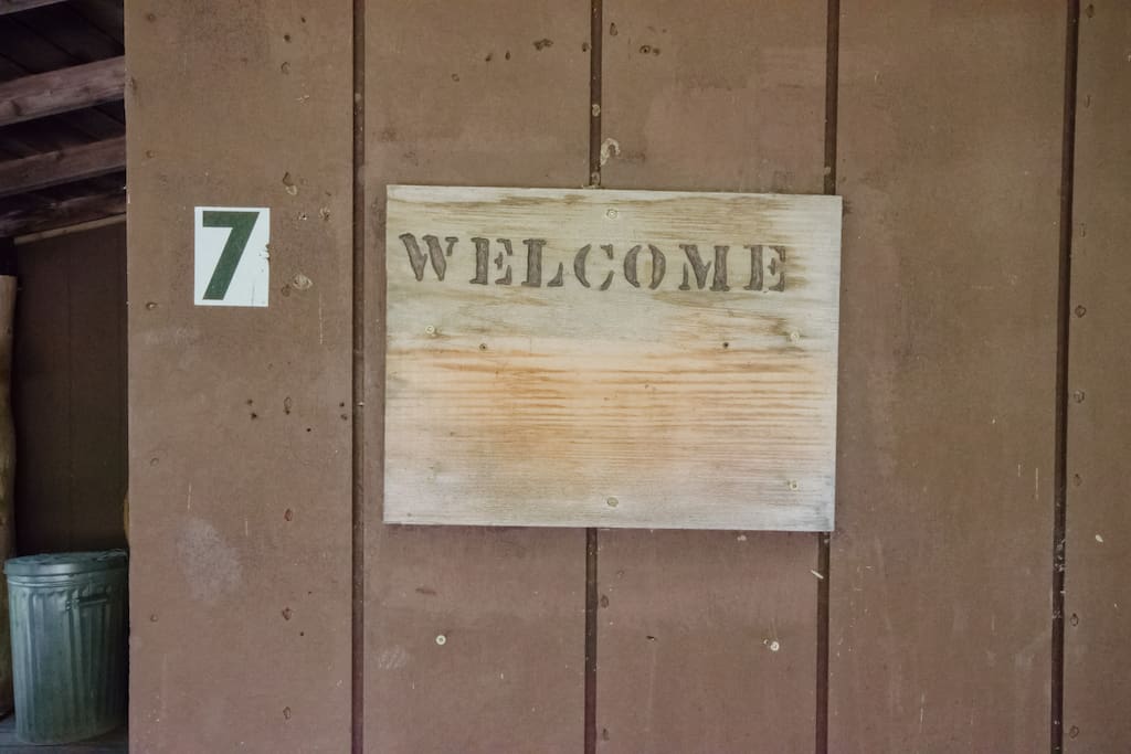 There are 8 cabins in total.