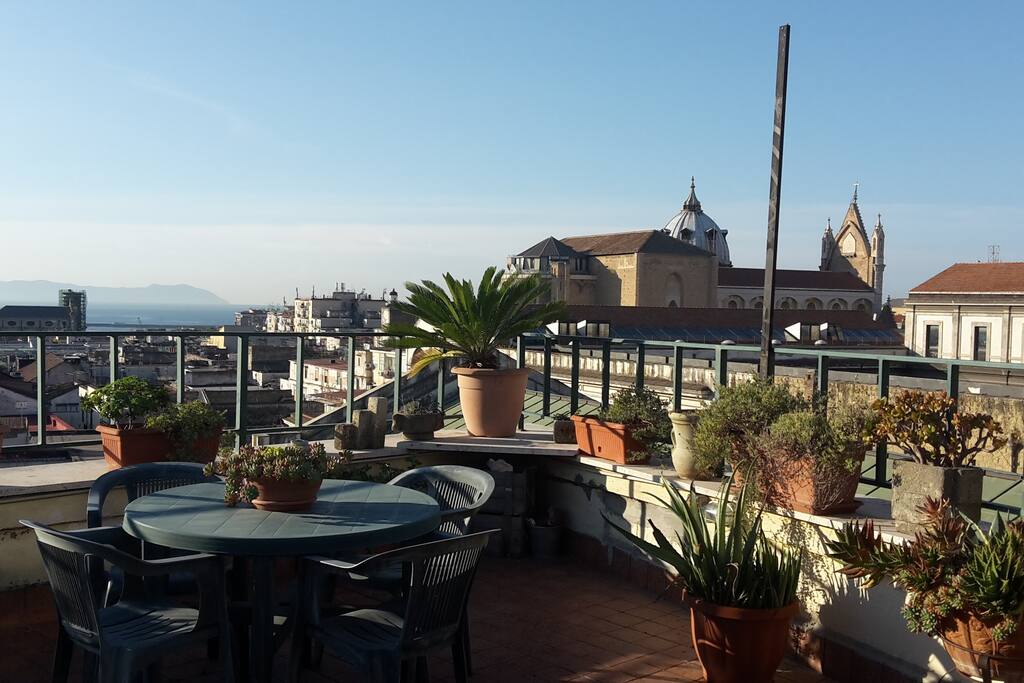 Terrazzo privato e vista mare e Duomo di Napoli
