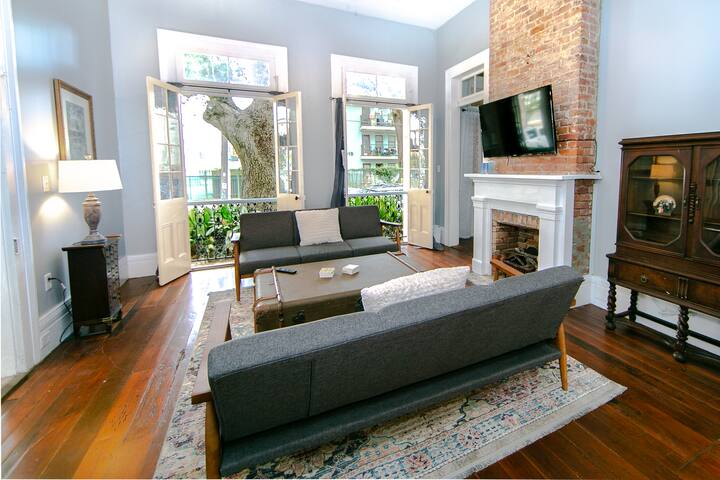 Governor’s Mansion 5 bedroom/3.5 bath w/ Pool! gallery image 5