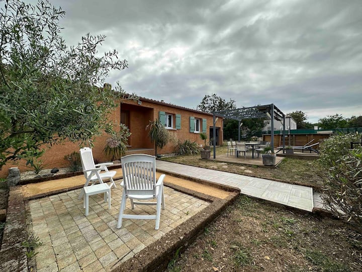 Villa, Et Sa Piscine Hors Sol Chauffée. - France