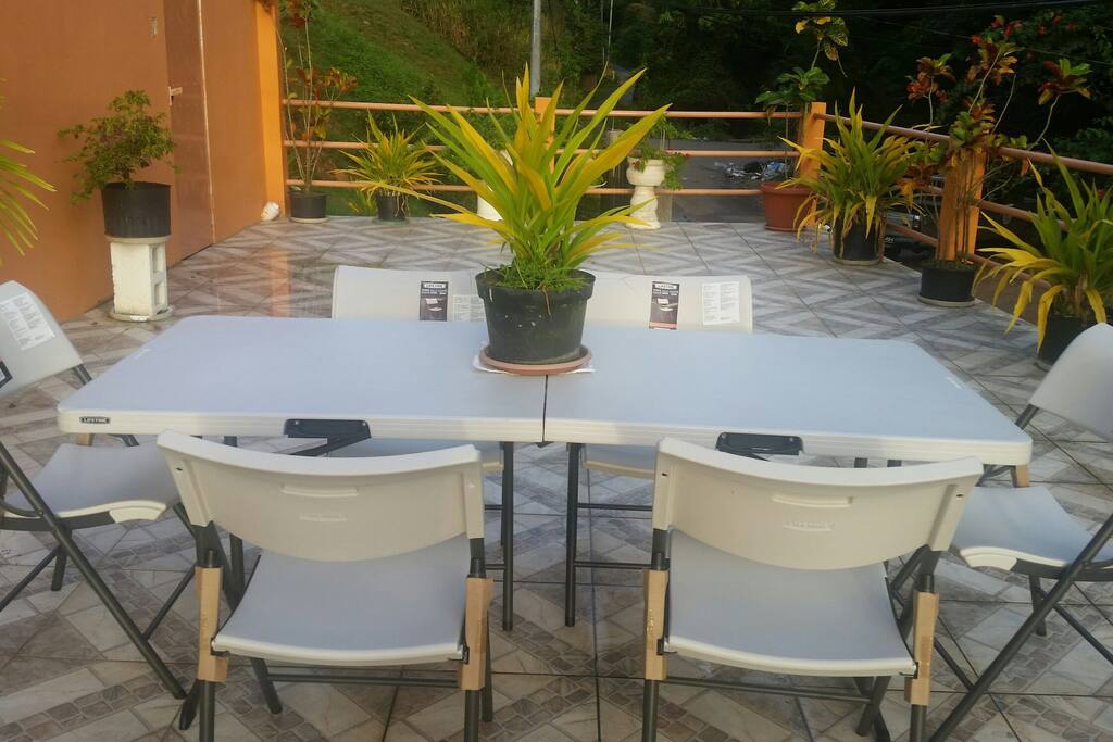 The weather is nice, let's eat on the patio!