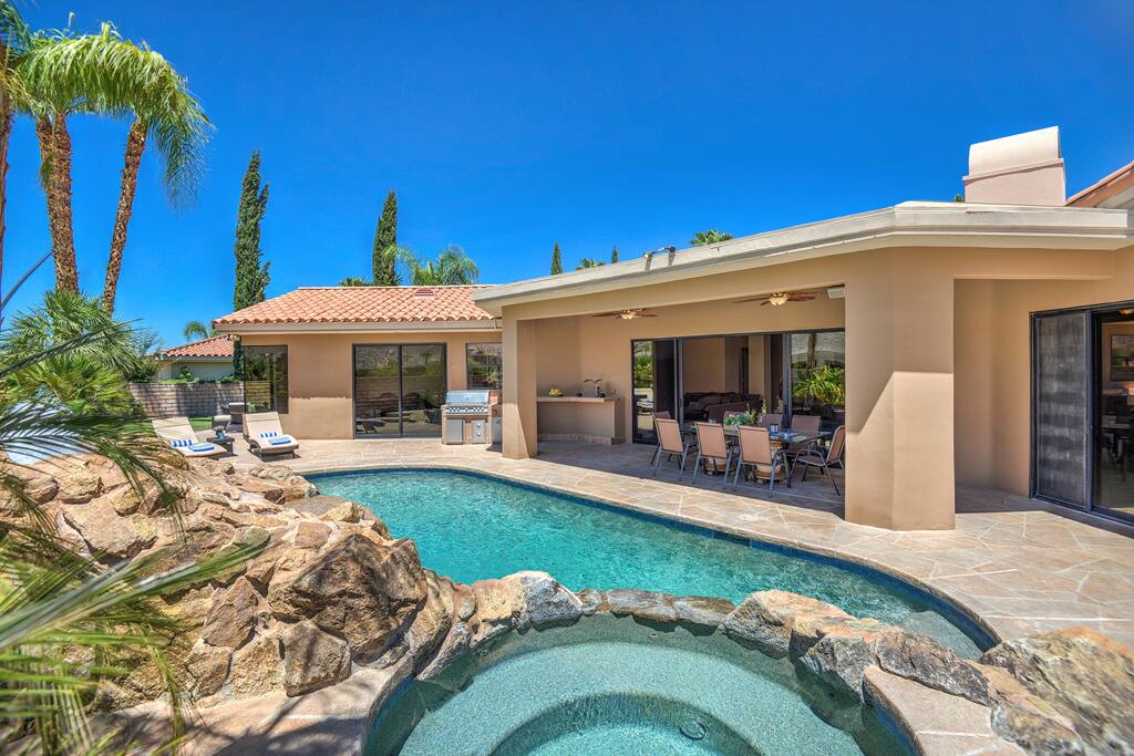 POOL SPA AND HOUSE V