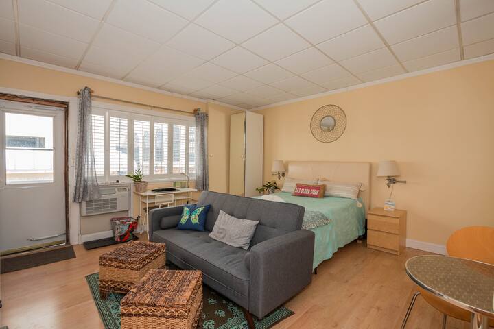 Warm & Cozy/Free Parking/Boardwalk/Food/Nightlife!