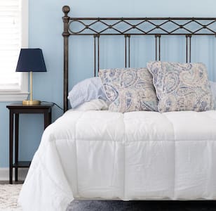 A Cheerful Suite and Close to Everything