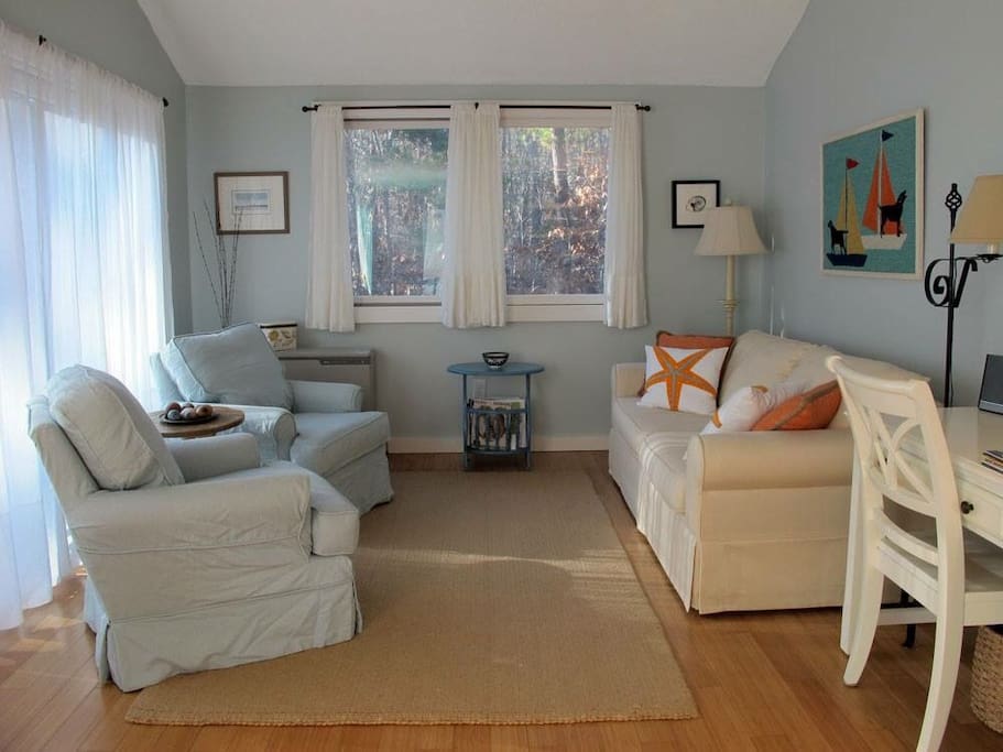 Cheery sitting room off of the kitchen.