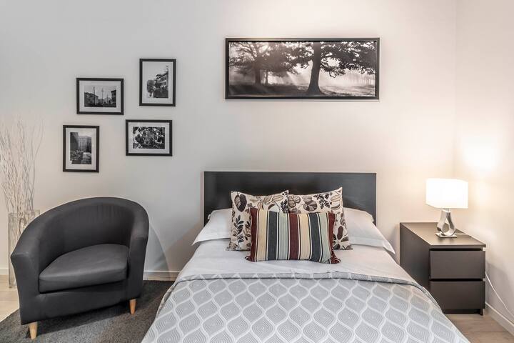 a TARRA - 50 meters from Central Station