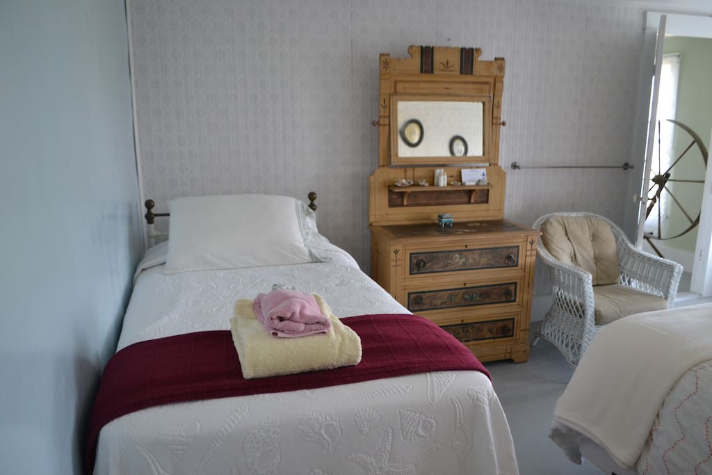 Twin bed