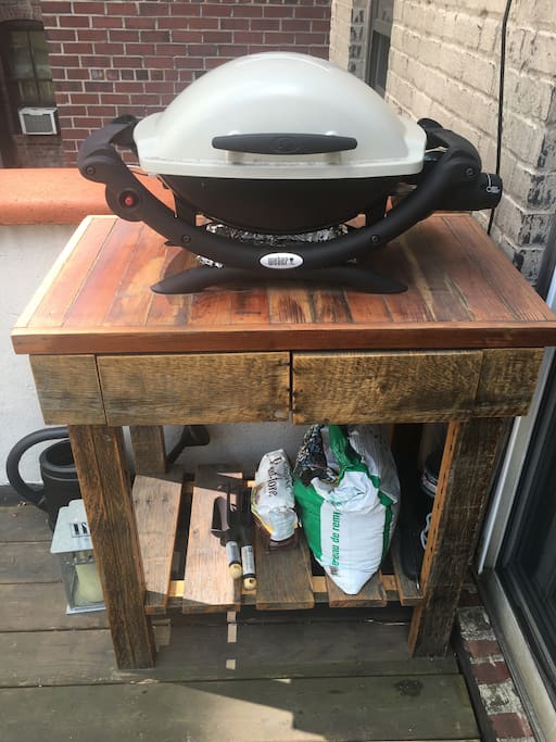 Grill for your pleasure (located on bottom deck)
