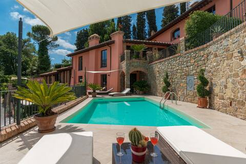 Villa Le Panteraie - located between Florence and  Pisa