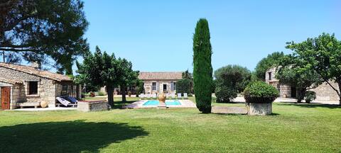 Authentic farmhouse in the heart of Provence