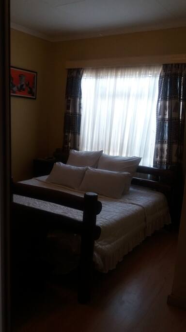 BedroBedroom 1