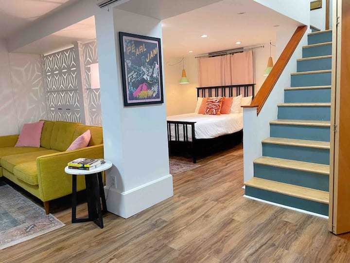 Bumbershoot Suite in Fremont Dog friendly! Apartments for Rent in Seattle, Washington