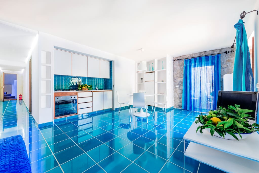 Soggiorno e cucina (Living room and kitchen)