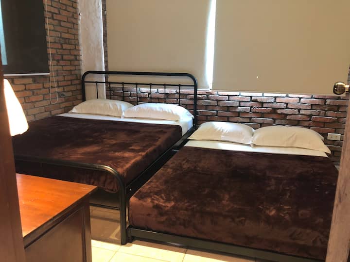 Chumba cha kulala cha Masters (Kitanda 1 cha Malkia, 1 Malkia Pullout)