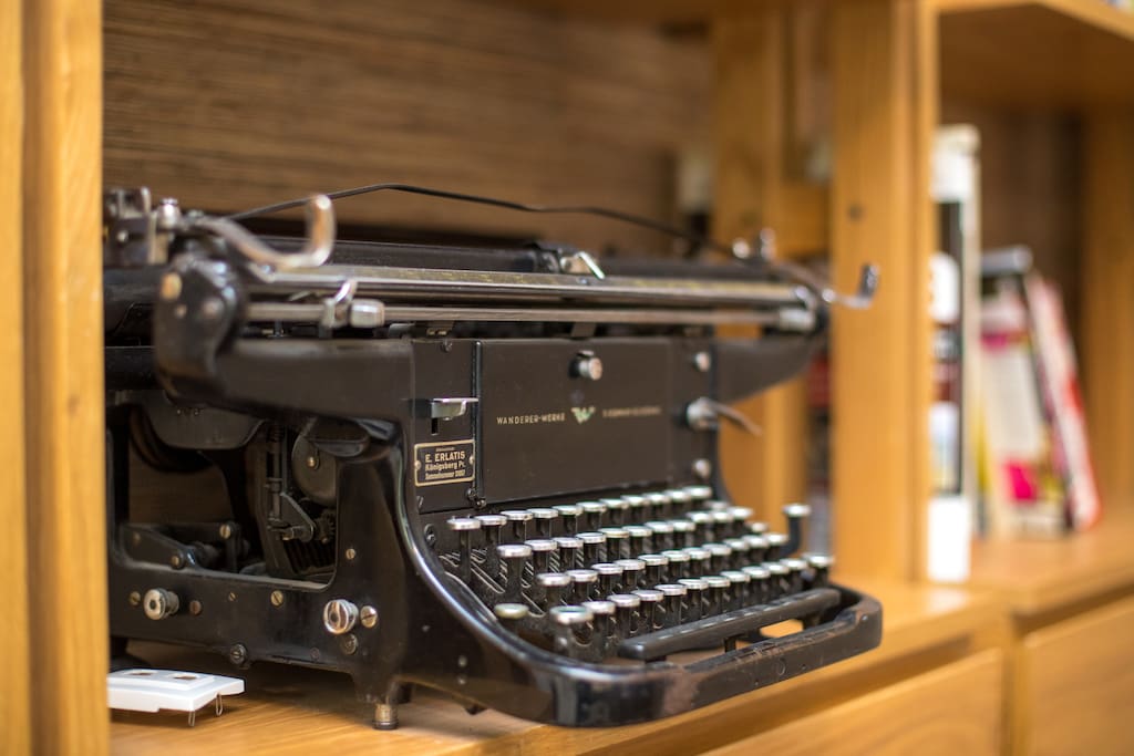vintage typing machine