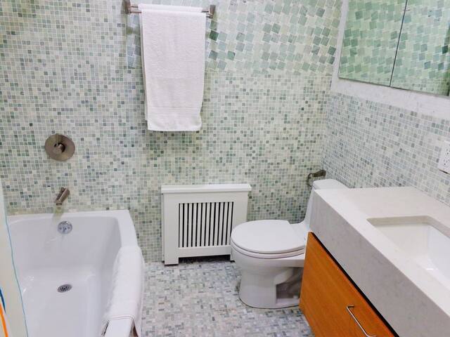 New 4BR, 2 Full Bath with Washer & Dryer gallery image 5