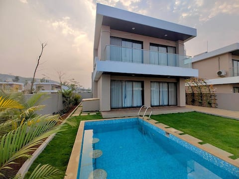 Captain's Villa- 2BHK with Private Pool & Lawn