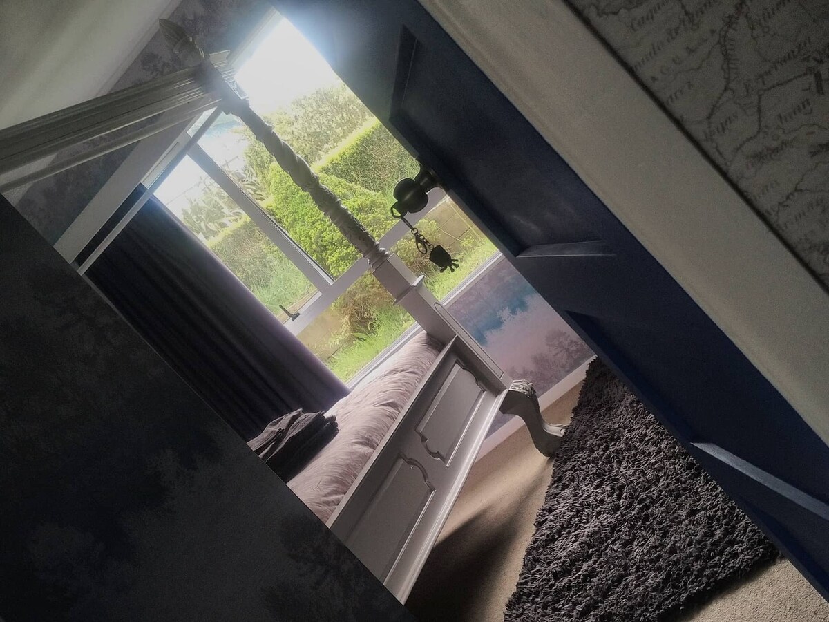 Vykročte „von“ do perníkového domu a do svojej vlastnej spálne v očarenom lese...