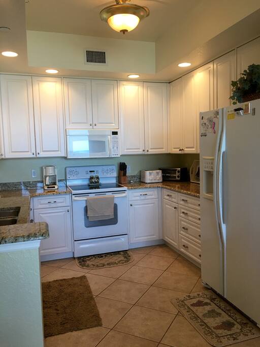 Fully furnished kitchen.