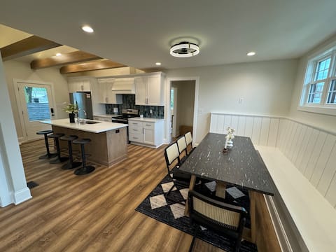 Spacious Big Group House, Newly Renovated
