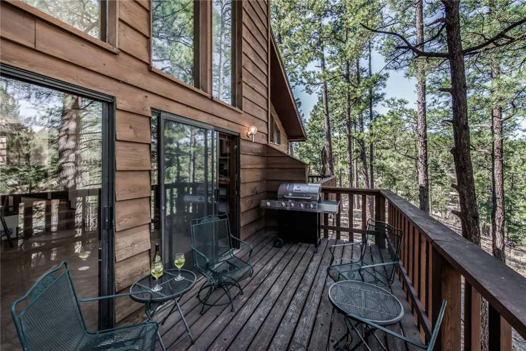 Dine in the pines! Prepare your dinner outside and enjoy grilling in the cool mountain air.