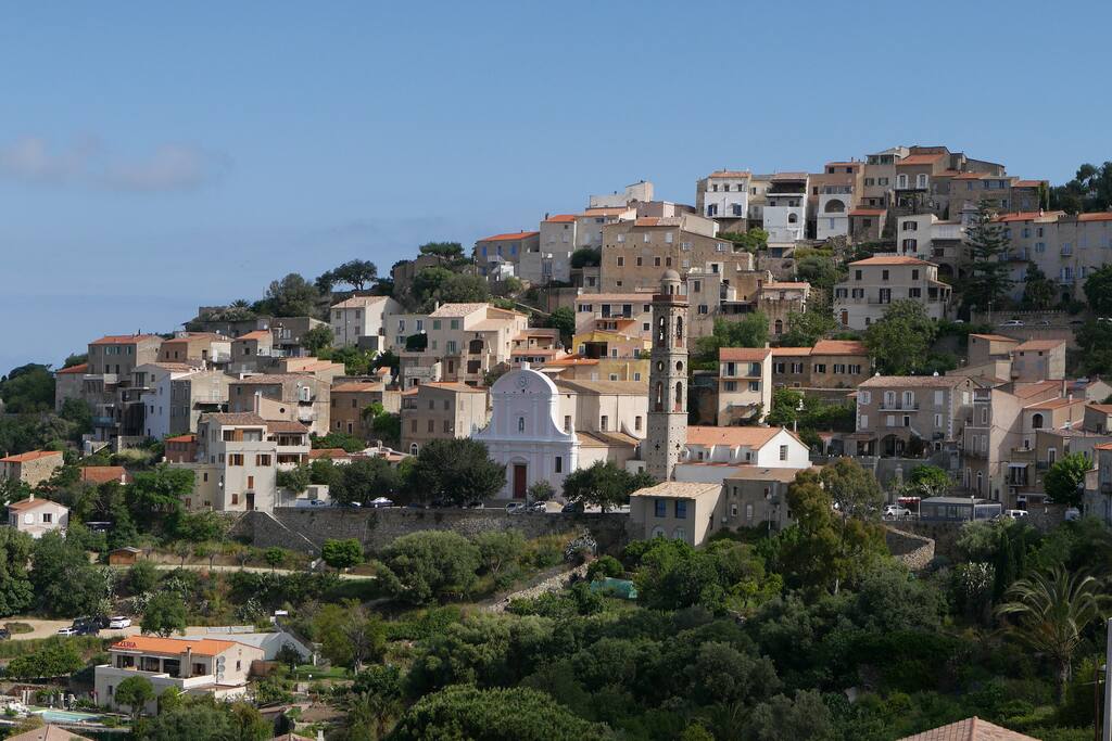 Vue de la maison sur Lumio