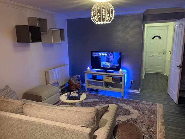 Stylish single bedroom 10 mins to city centre!