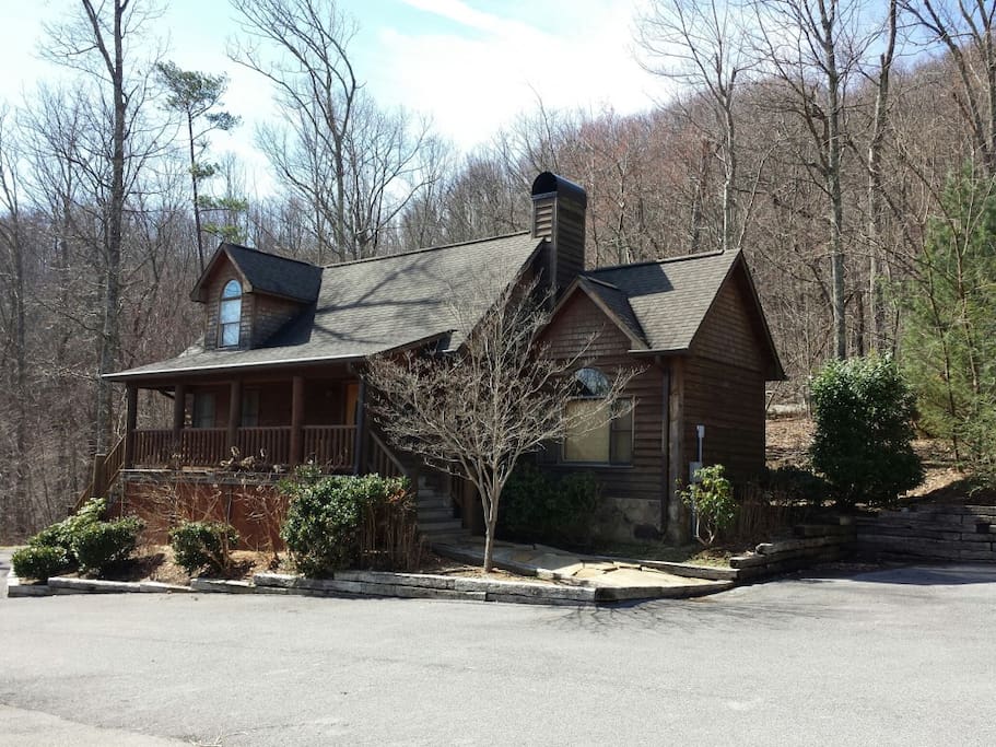 Building,Cottage,Yard,Hut,Shelter