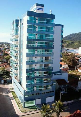 Apto praia  com vista para o mar. 5km Beto Carrero