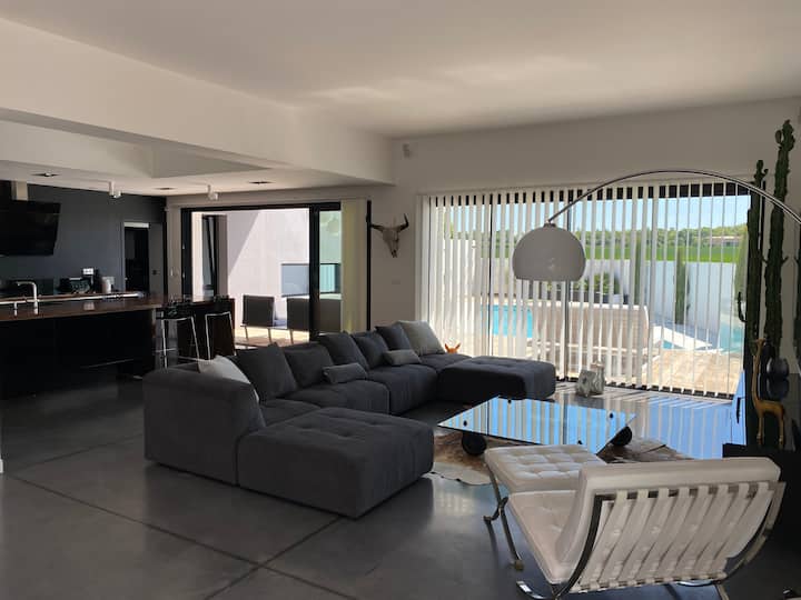 Maison D Architecte Piscine Chauffée Et Spa - La Rochelle