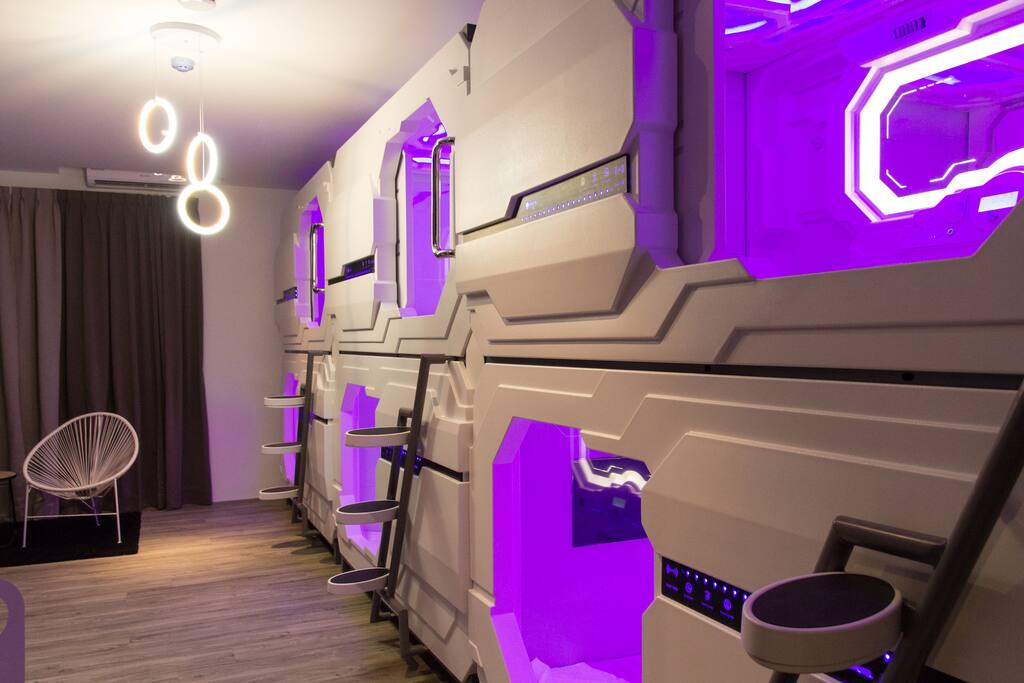 Capsule Room