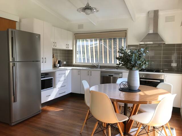 Sorrento Beach Classic – Walk to the Beach & Shops