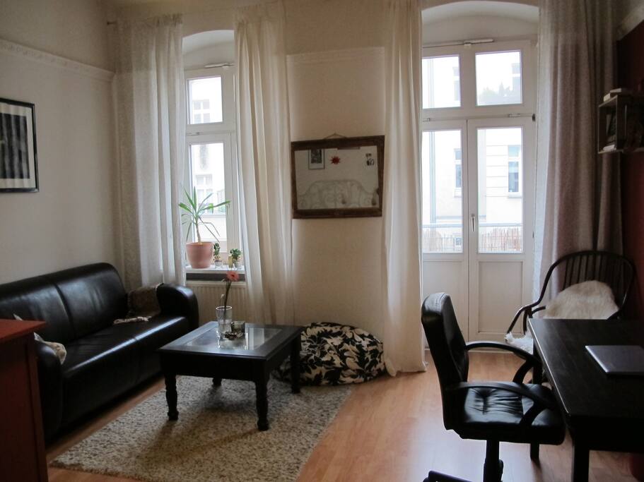 Balcony door to French balcony