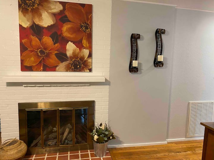 Dog Friendly, Fenced Yard, 2-bedroom, 1-bath - Clinton, TN