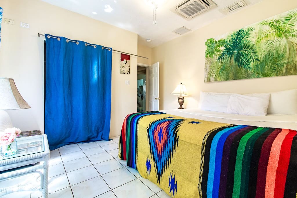 Studio Type Room with King Size Bed, en suite bathroom, private entrance.