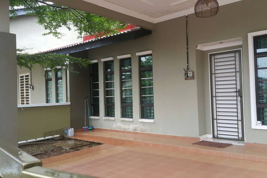 Porch boleh muat 2 kereta